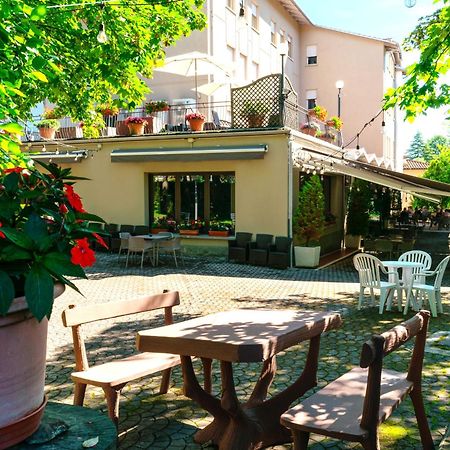 Hotel Falco D'Oro Tole Exterior foto
