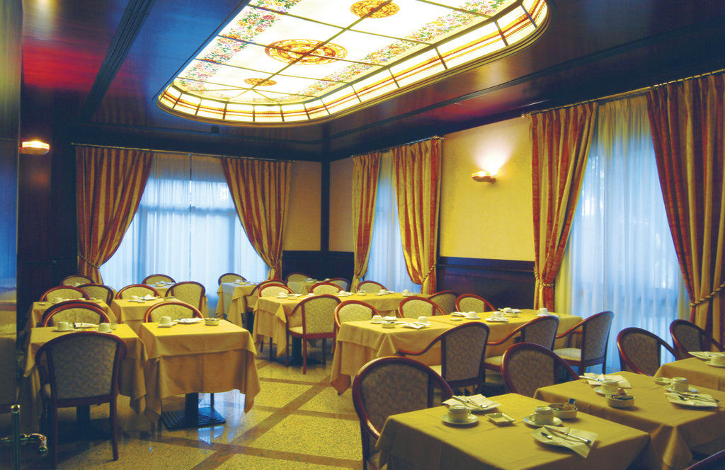 Hotel Falco D'Oro Tole Restaurante foto